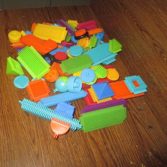 Bristle Blocks Building Blocks 60+ Piece Lot Creative Toys Wheels - Picture 3 of 3